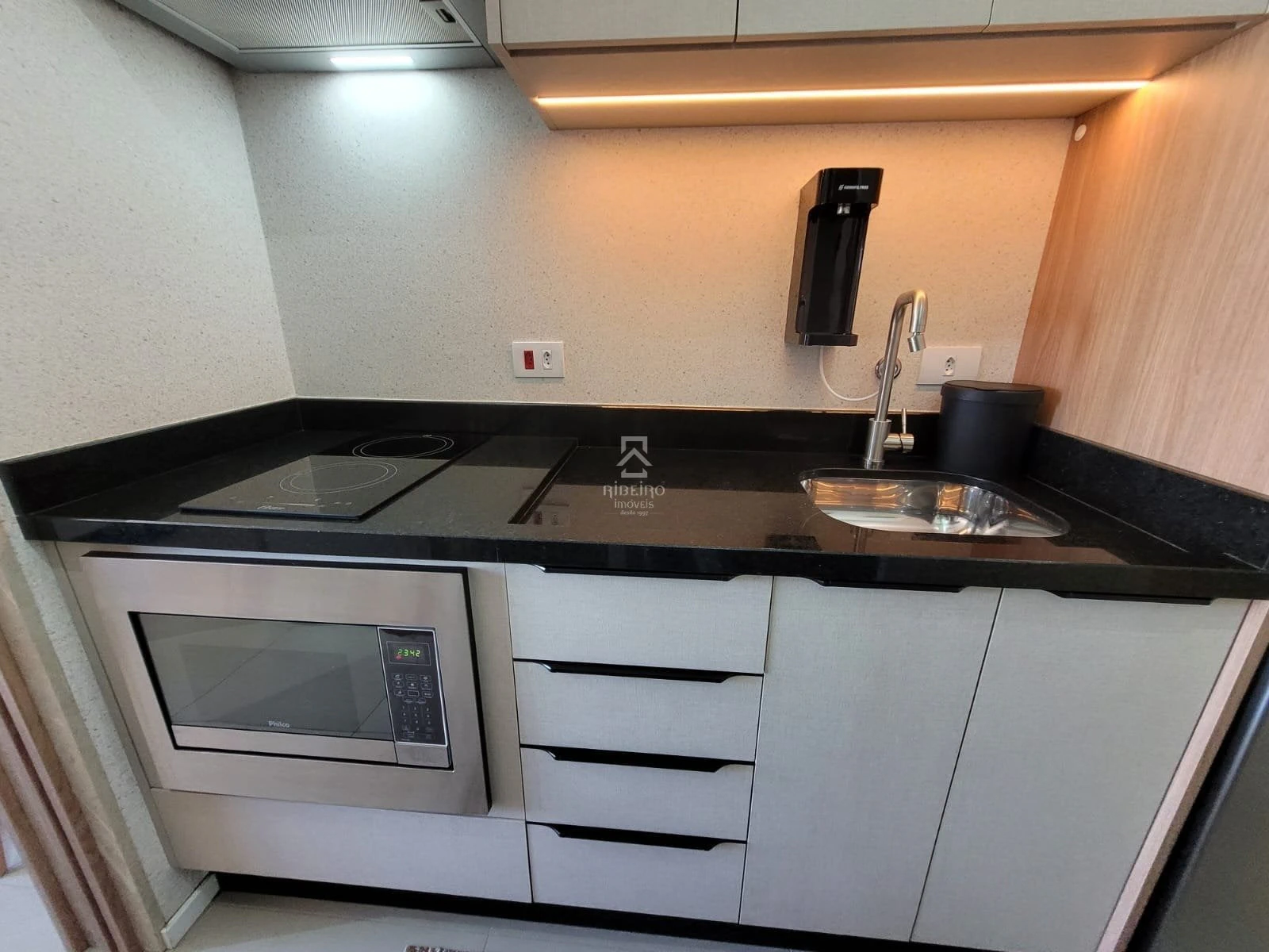 Apartamento mobiliado de 1 quarto com espaço de home office