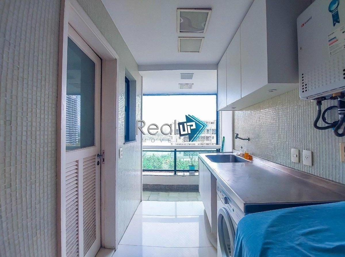 429 m² apartment with 5 bedrooms and 3 parking spots — photo 10