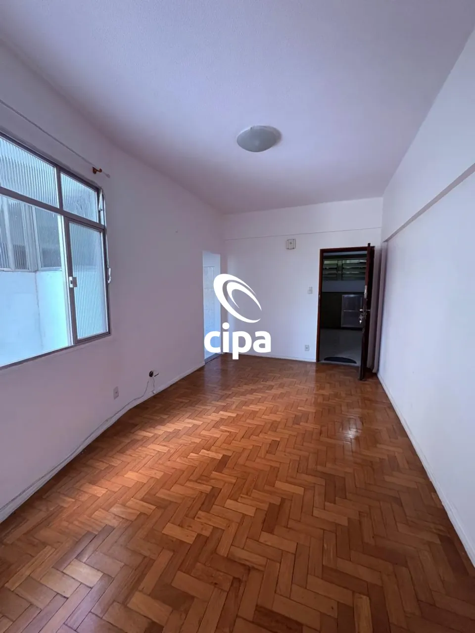 Unfurnished 1-bedroom apartment with a separate kitchen — photo 3
