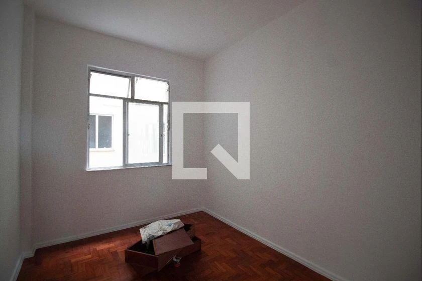 2-bedroom apartment with wood or laminate floors — photo 8