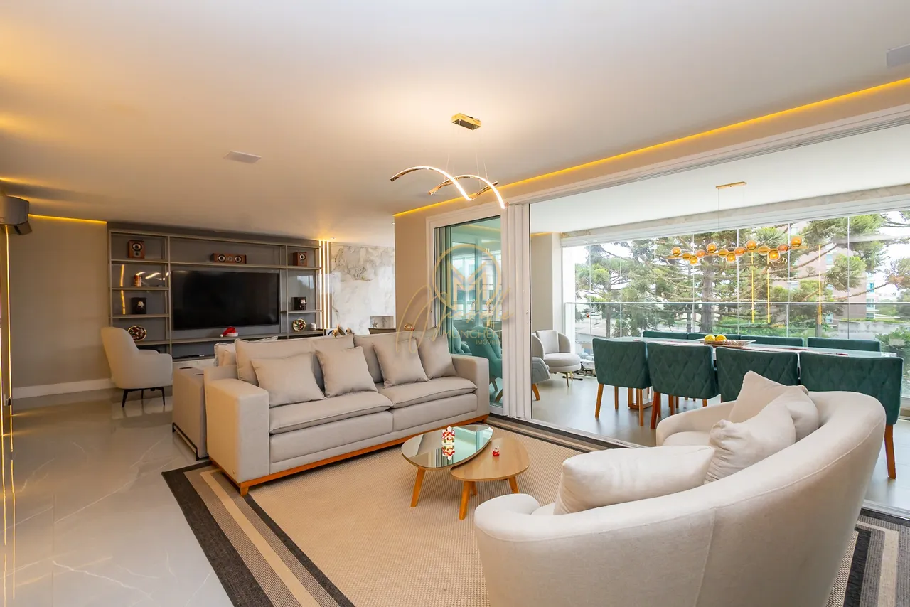 260 m² apartment with 4 bedrooms and 5 bathrooms — photo 9