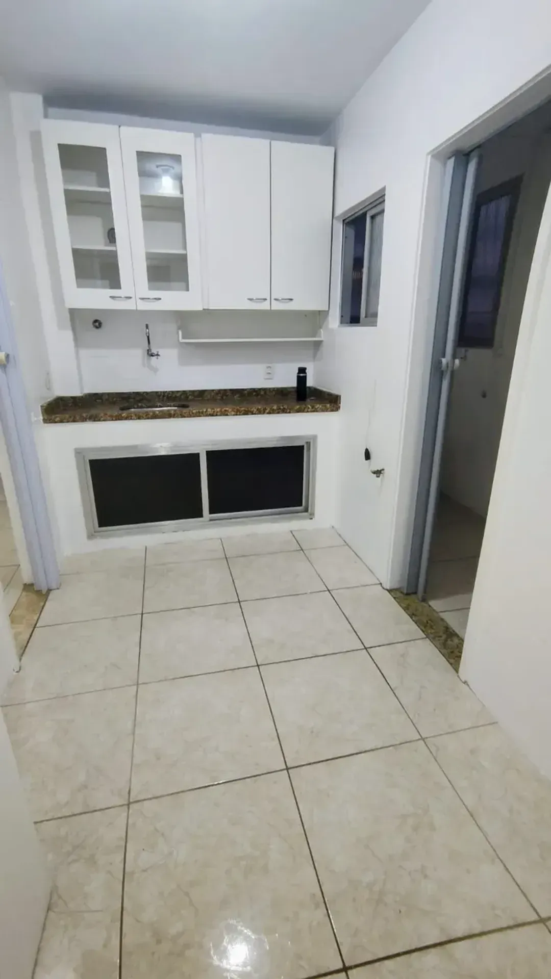 Furnished triplex home with 5 bedrooms and 5 bathrooms — photo 25