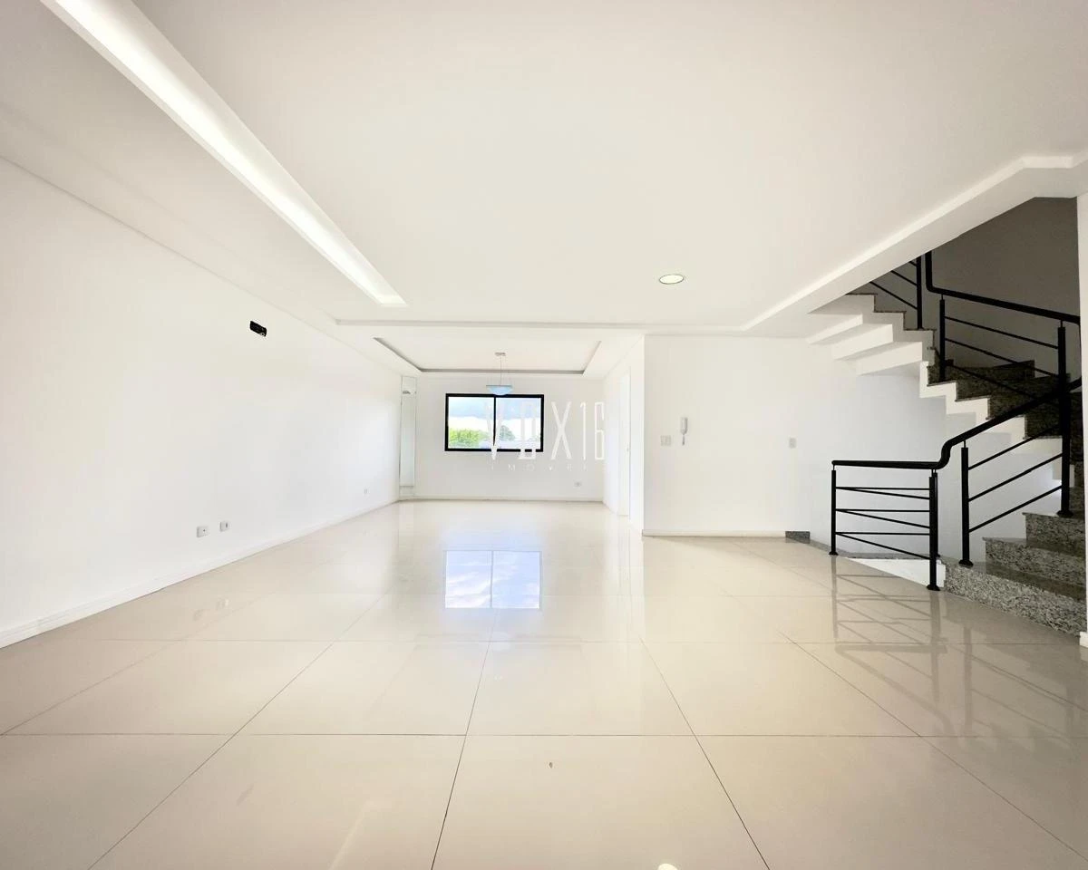 House with 4 en-suite bedrooms and 6 bathrooms