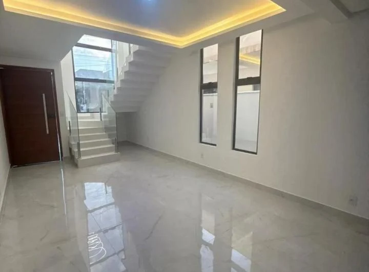 4-bedroom house with 190 m² and a fitted kitchen