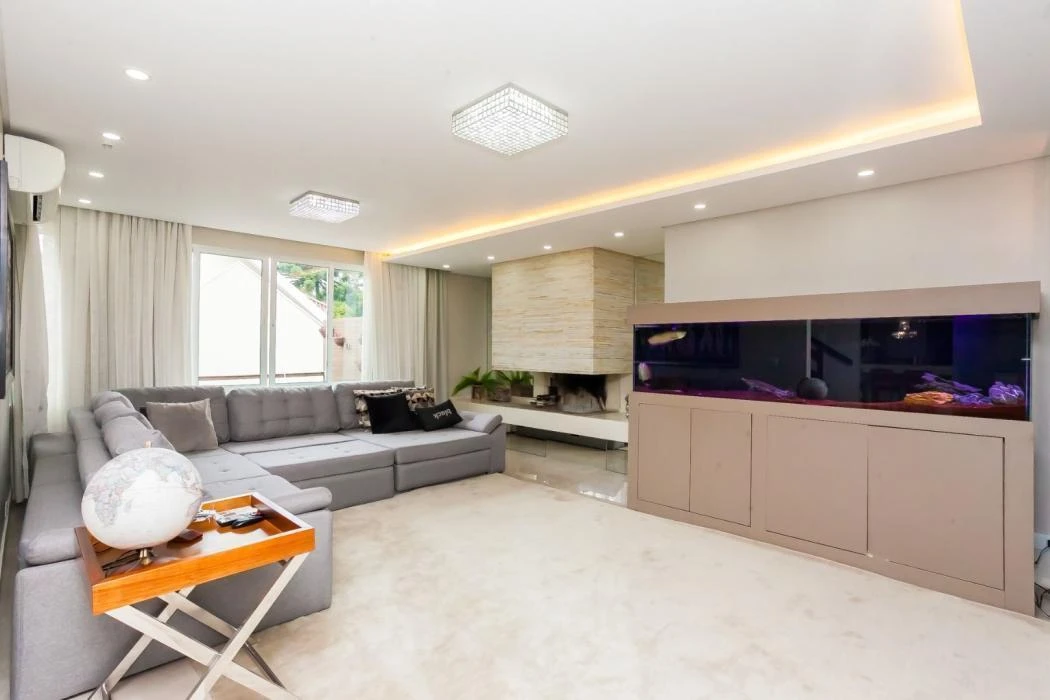 4-bedroom house with floor-to-ceiling windows — photo 7