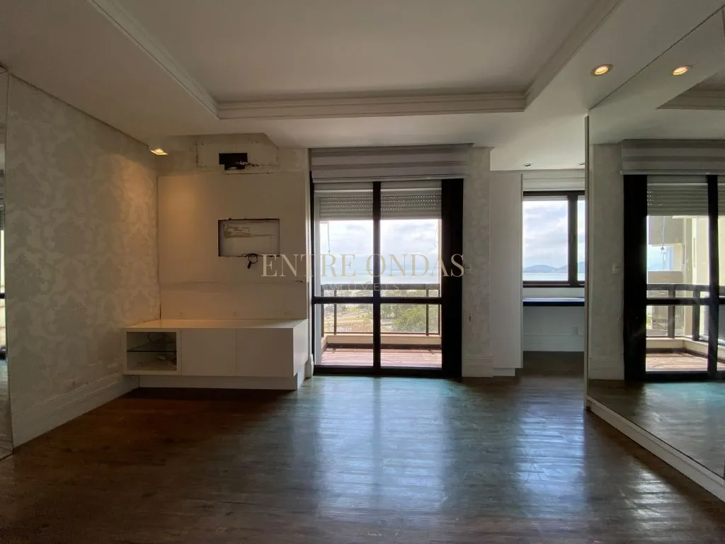 Вид на воду та 4 спальні: квартира 304 м² — photo 28