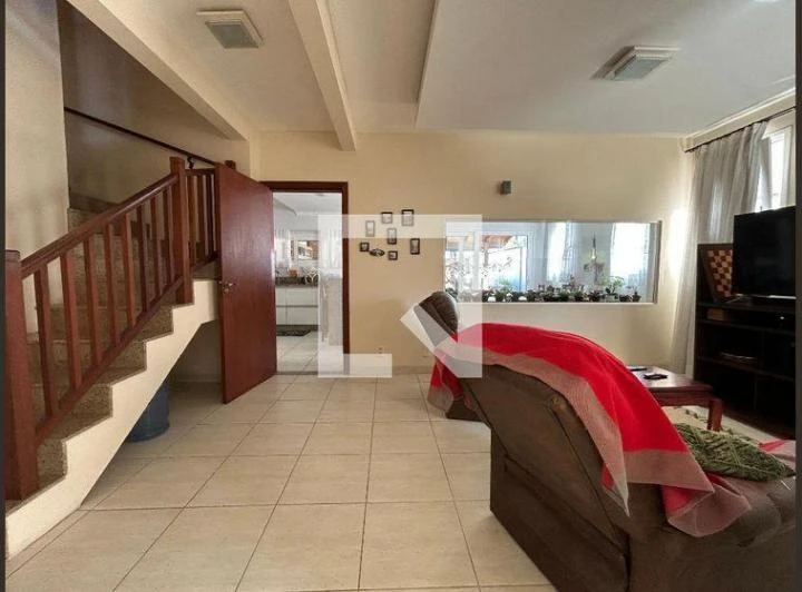 Rental house with 4 bedrooms and 284 m² — photo 7