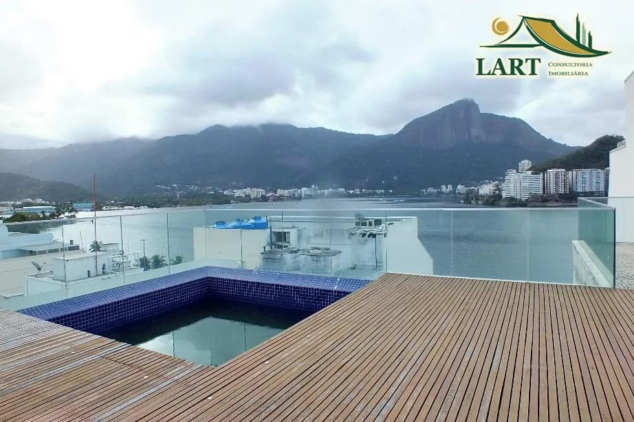 3-bedroom apartment in a building with a pool — photo 22