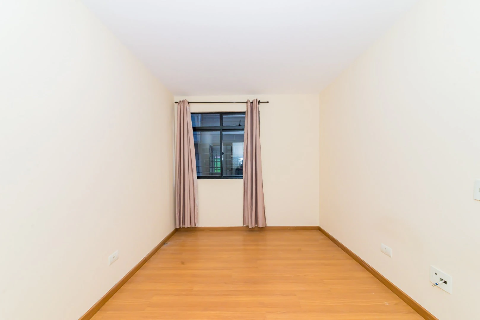 Apartamento com piso de madeira ou laminado, Cabral — photo 22