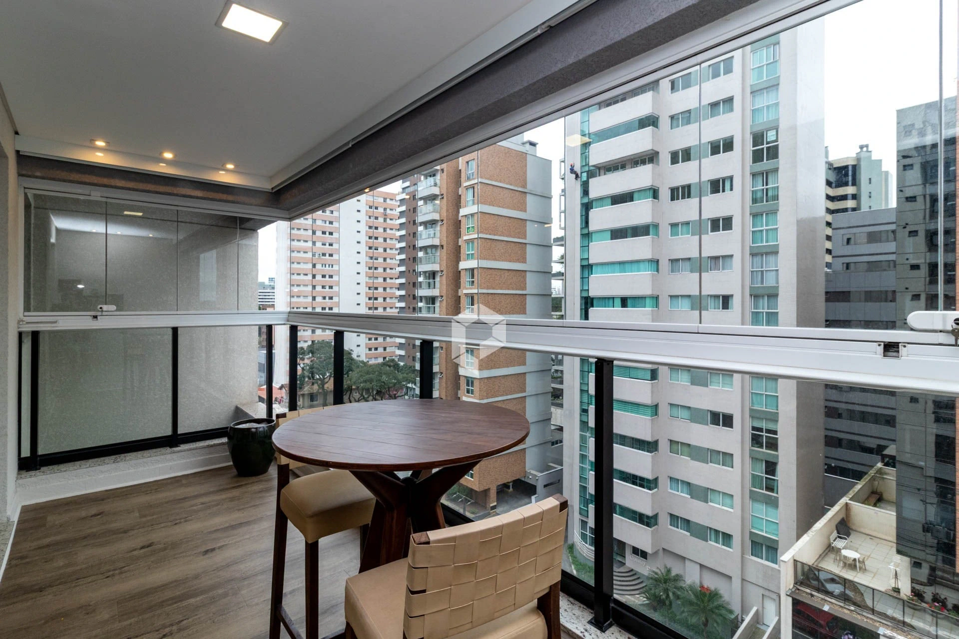 3 en-suite bedroom apartment with 153 m² and 2 parking spots — photo 4