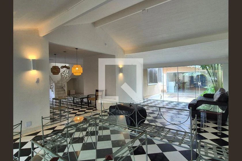 600 m² house with a washing machine and a home office
