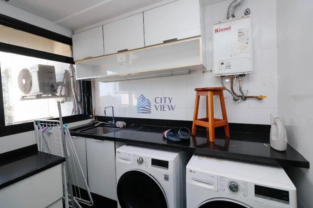 Dishwasher in a 4-bedroom apartment, 280 m² — photo 32