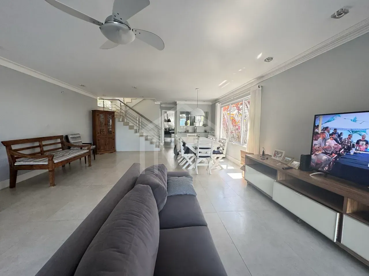 Furnished house with 4 suites and pool, 350 m²