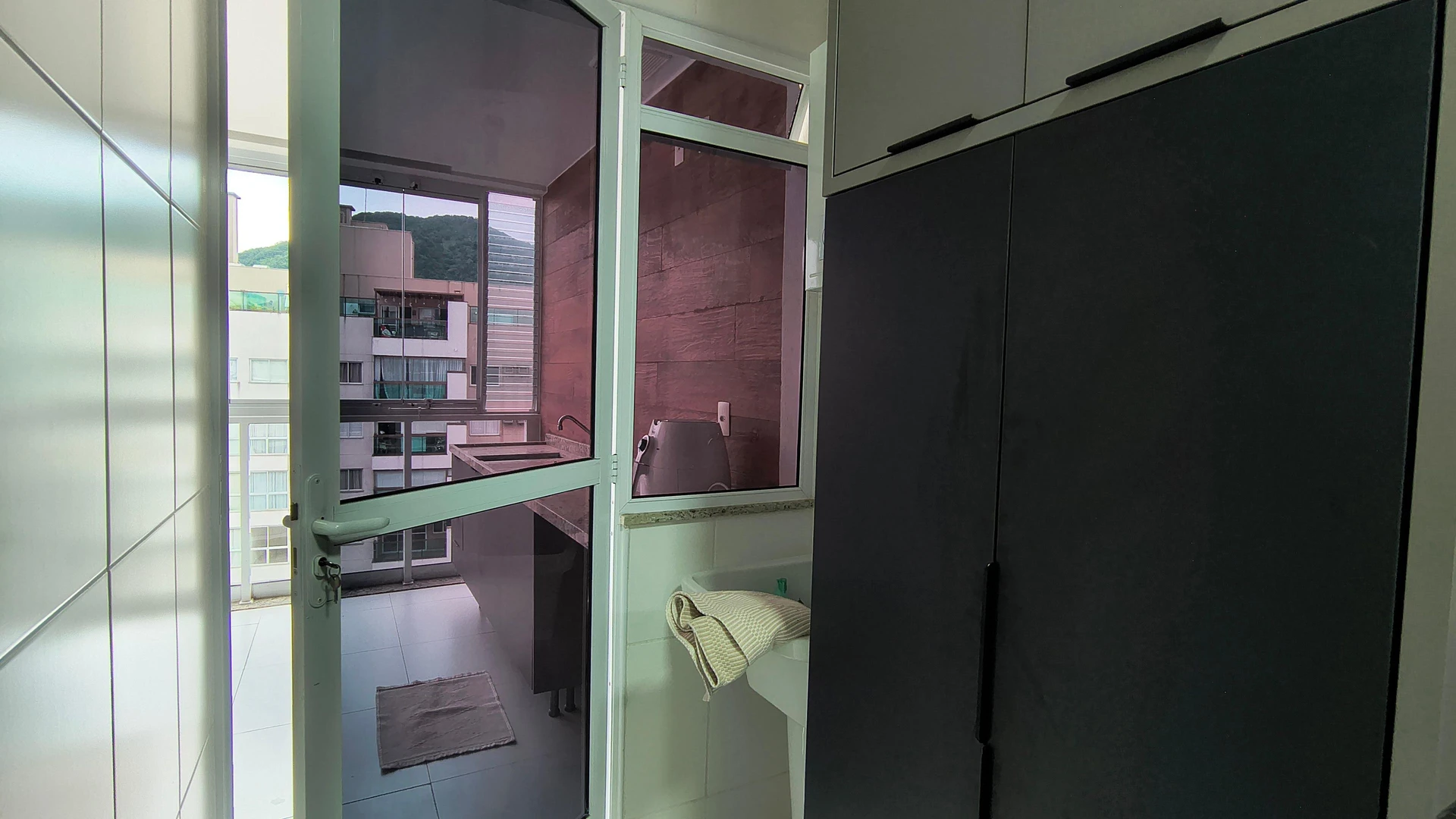 2-bedroom apartment with an enclosed, floor-to-ceiling balcony — photo 5