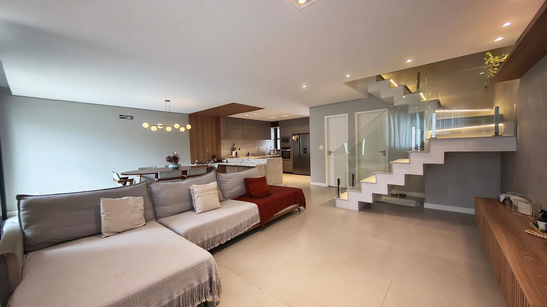 Jacuzzi in a 5-bedroom house, 350 m² — photo 28