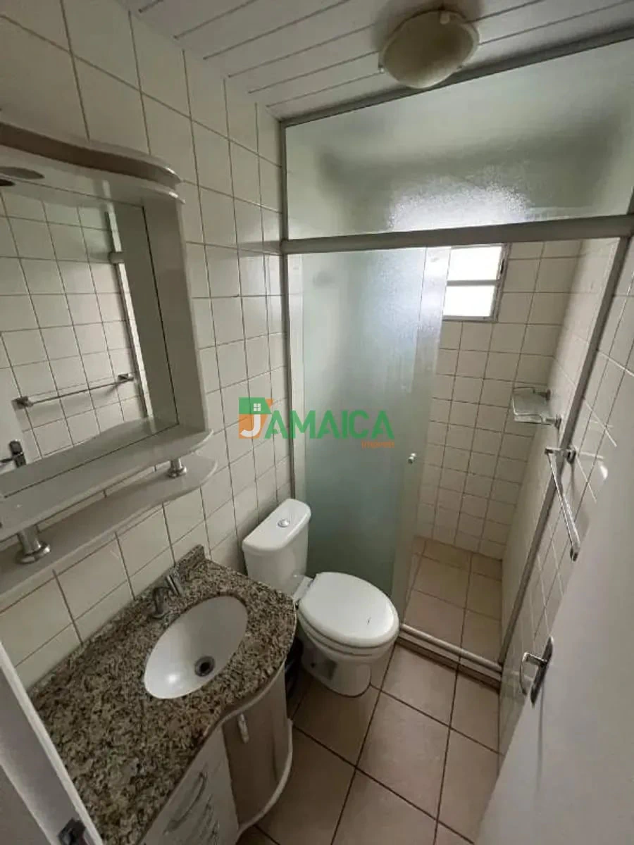 Apartamento de 2 quartos com piso de madeira ou laminado — photo 10