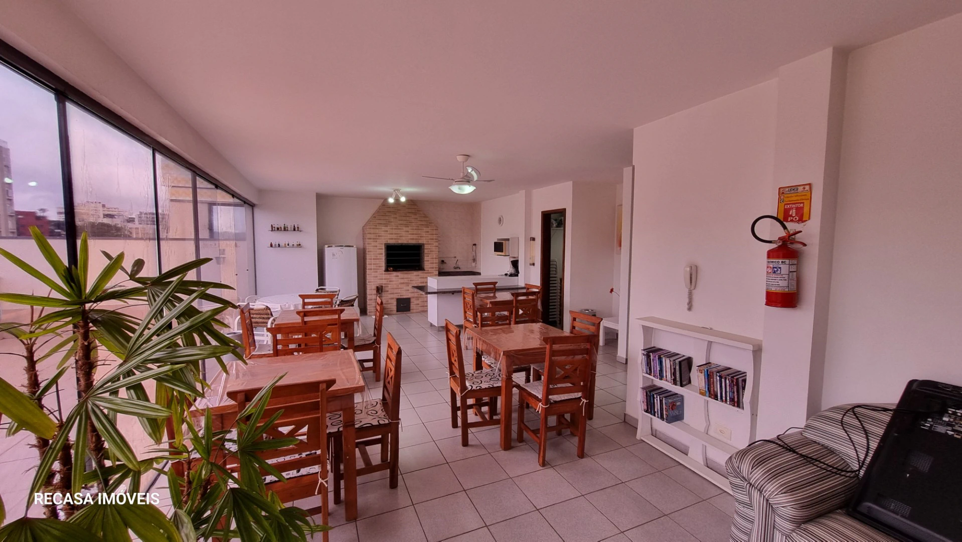 2-bedroom apartment with a washing machine in Curitiba — photo 15