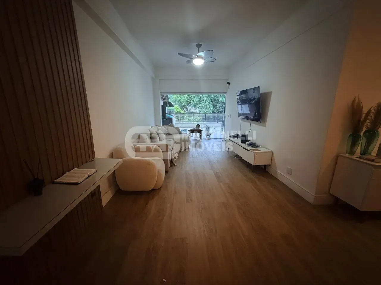 Walk-in closet in a 4-bedroom apartment, 168 m²