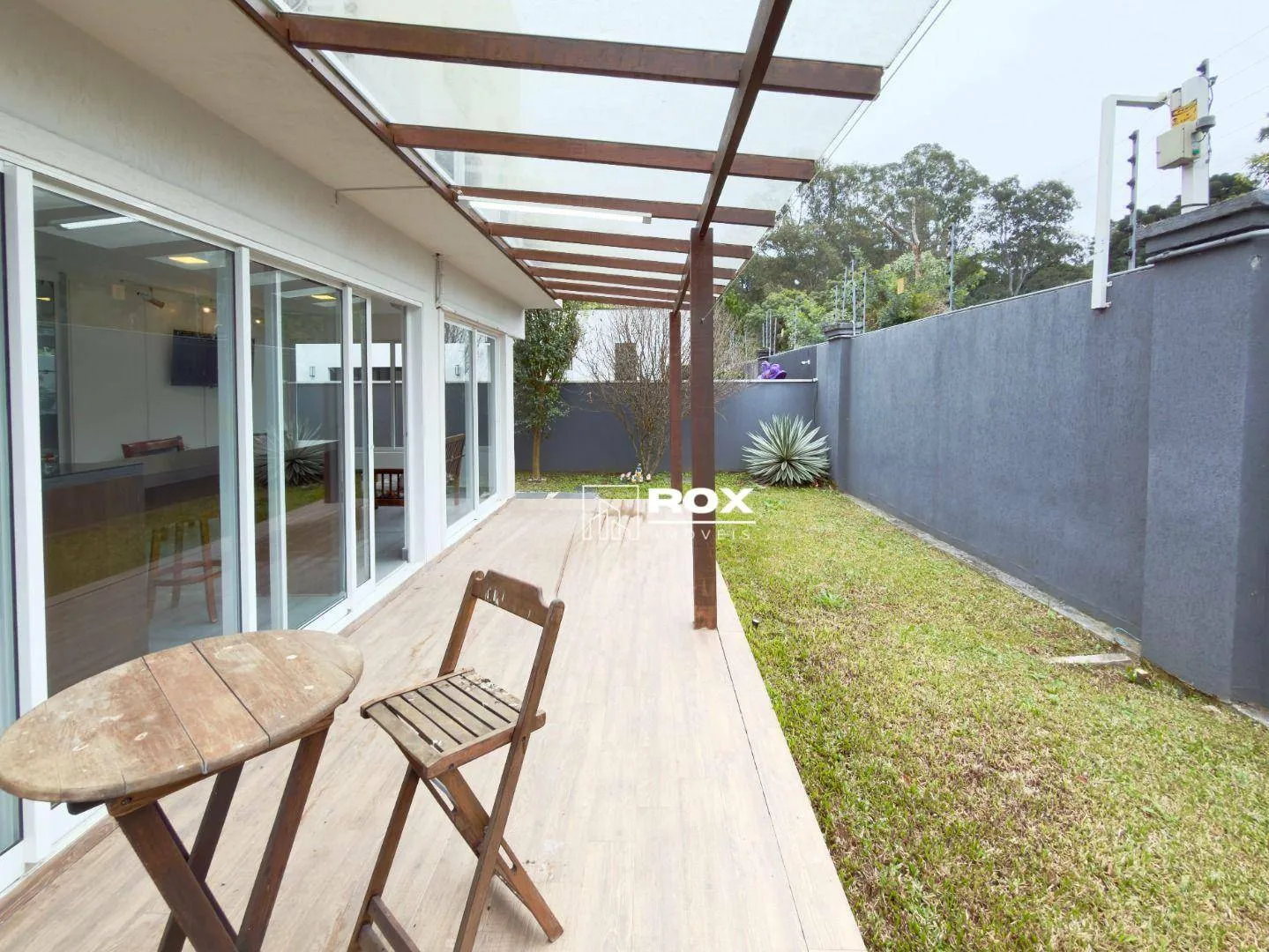 Furnished 322 m² house with 3 bedrooms and private garden — photo 14