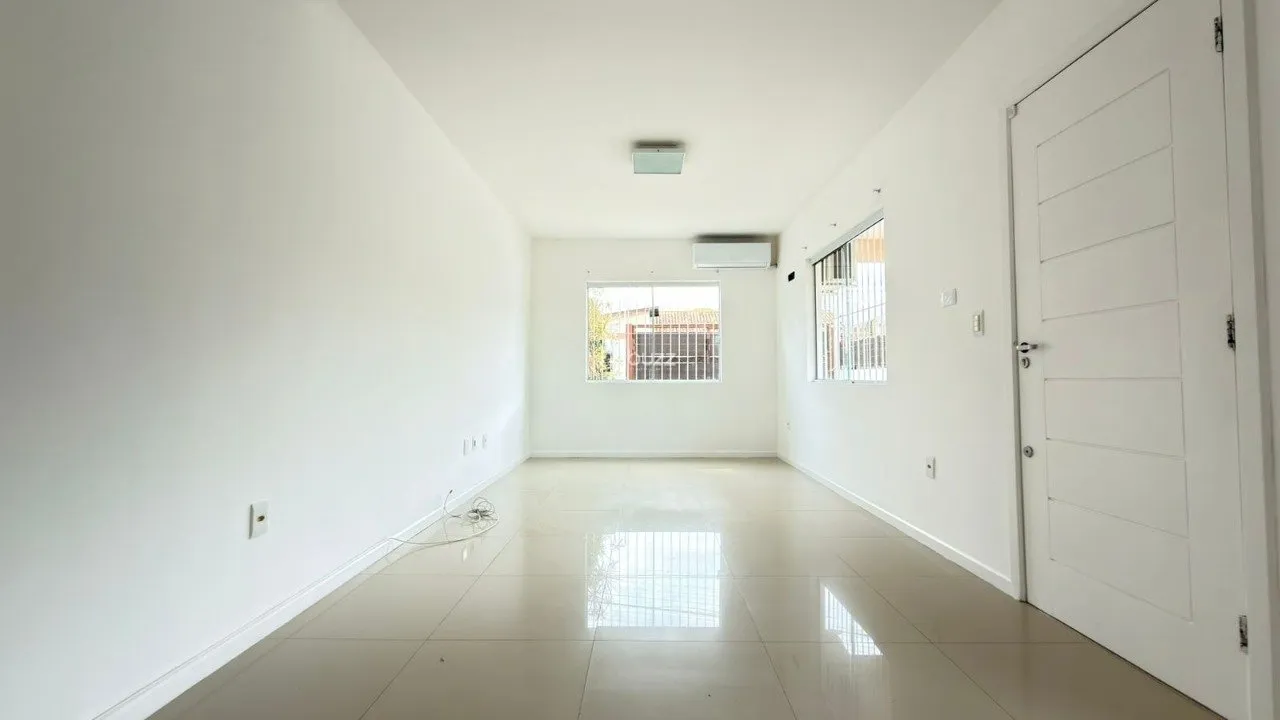 146 m² house with a walk-in closet and a garden