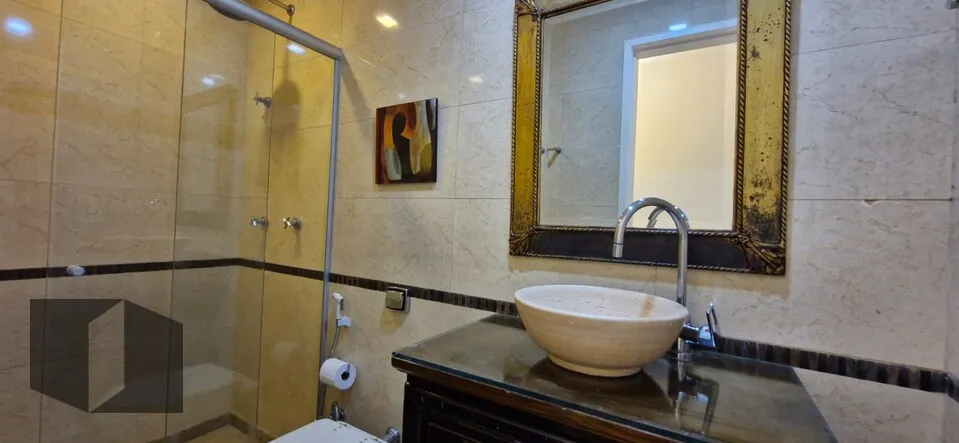 Apartment with a separate kitchen and gas stove — photo 10