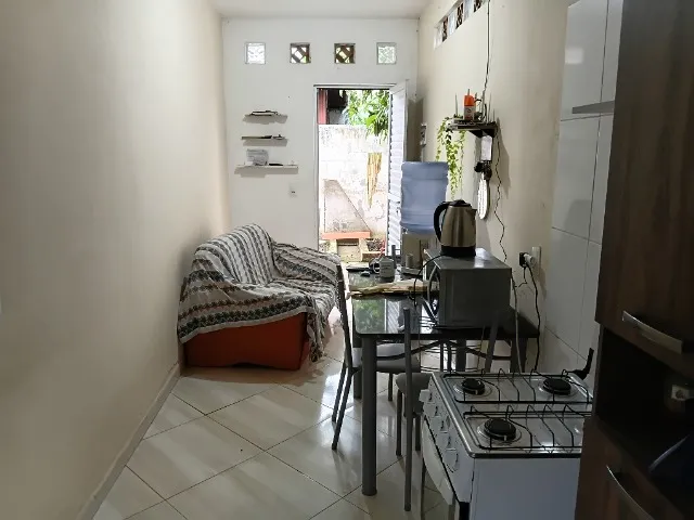 One-bedroom apartment with a washing machine