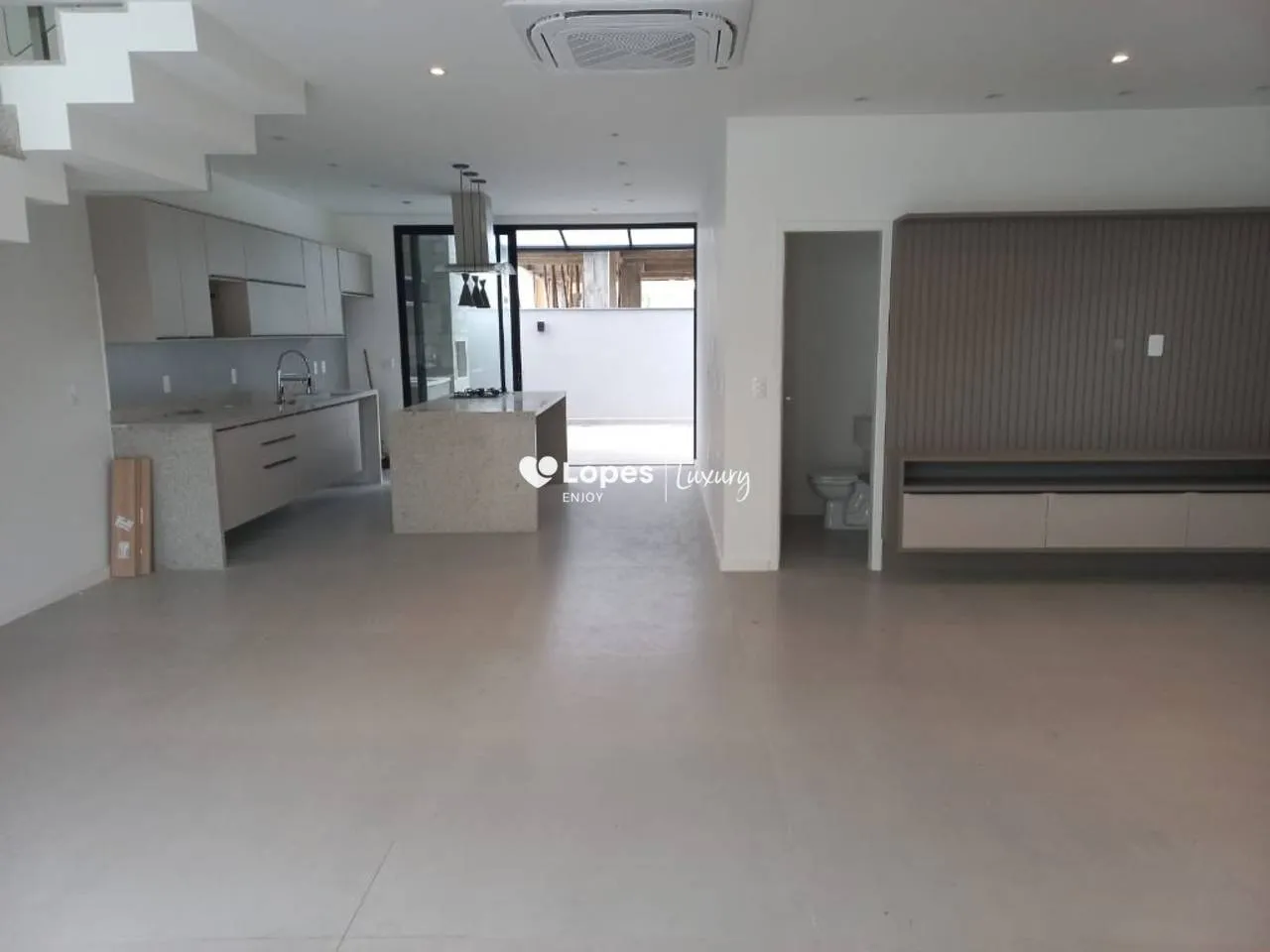 Unfurnished 4-bedroom house with 5 bathrooms and 329 m² — photo 5
