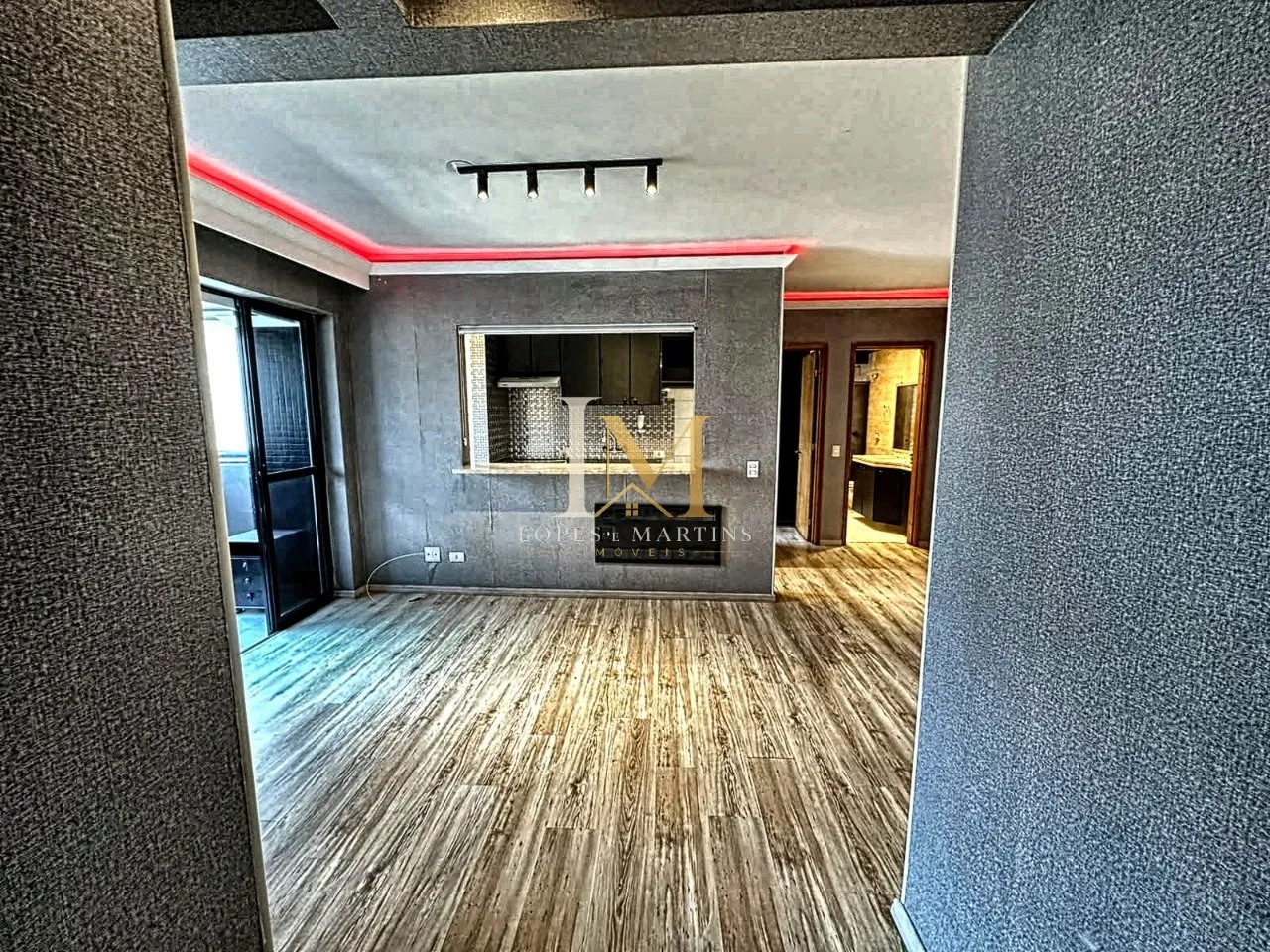 Apartment, 66 m², with wood or laminate floors — photo 3