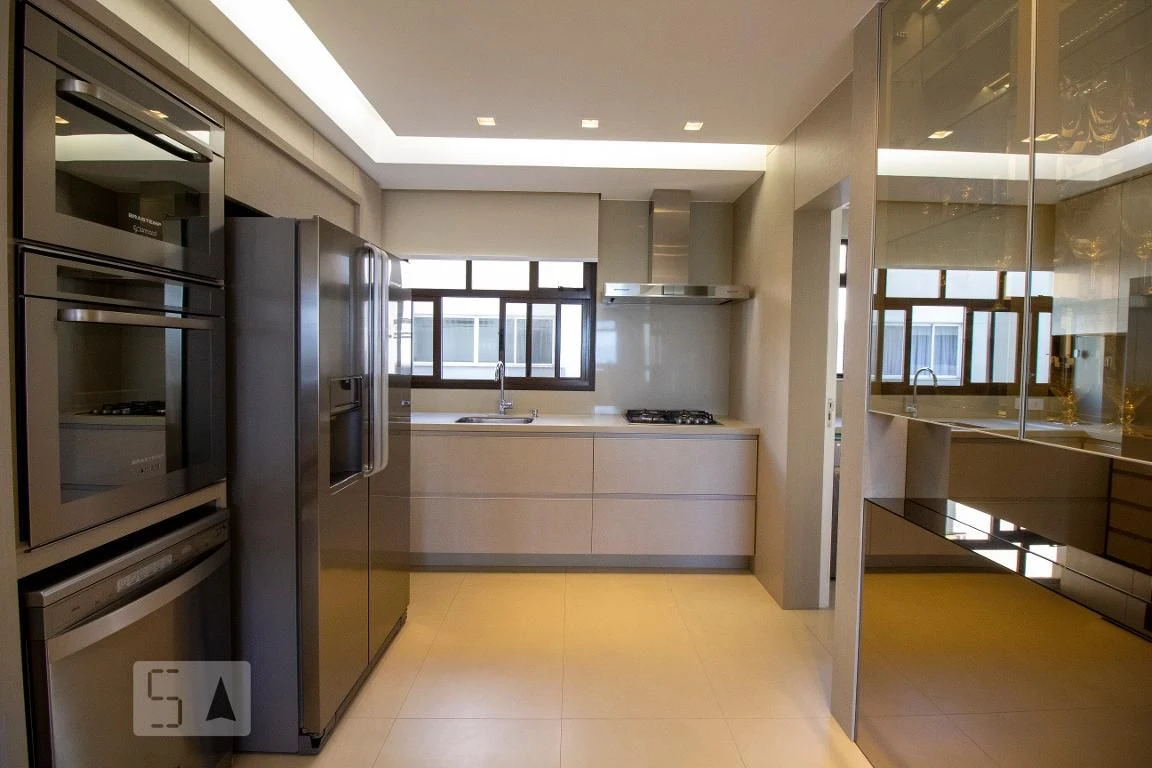 Apartamento de 4 quartos com janelas do piso ao teto, Centro — photo 36