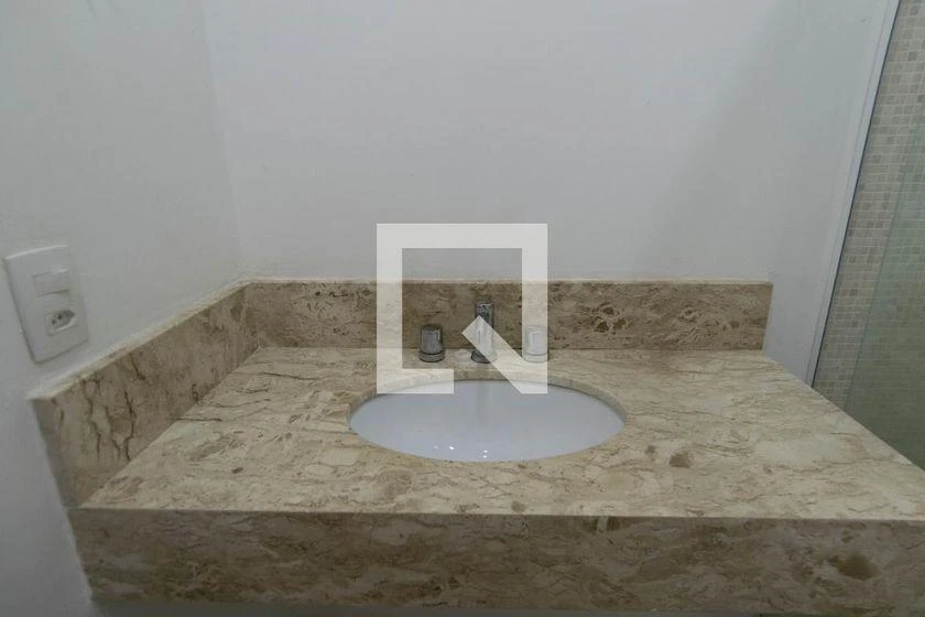 Rental apartment with 4 bedrooms and 4 bathrooms — photo 49