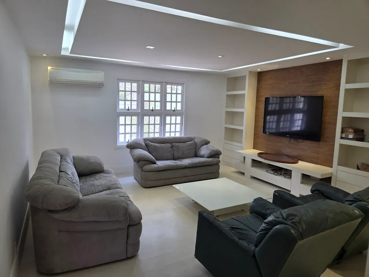 Casa com 5 quartos e 5 banheiros e varanda envidraçada — photo 41