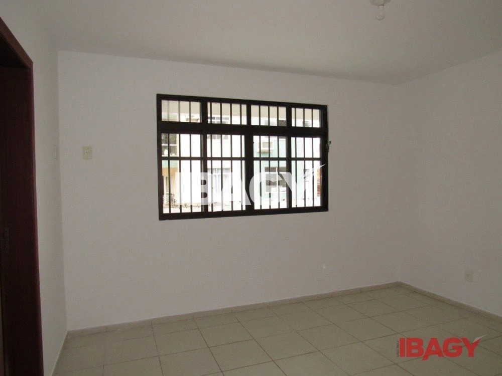 143 m² unfurnished apartment with 3 bedrooms — photo 3