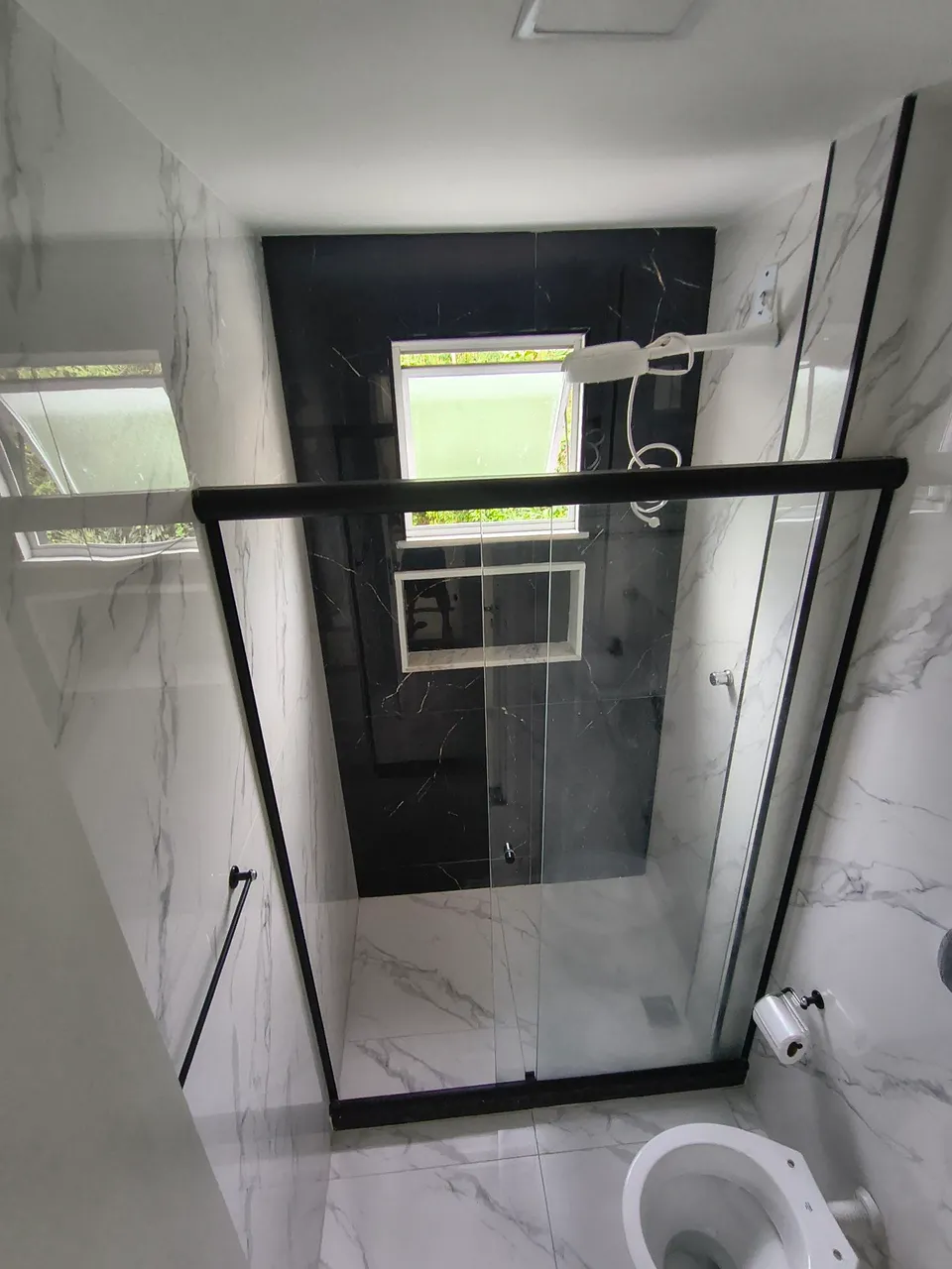 Unfurnished 1-bedroom apartment with open-plan kitchen — photo 2