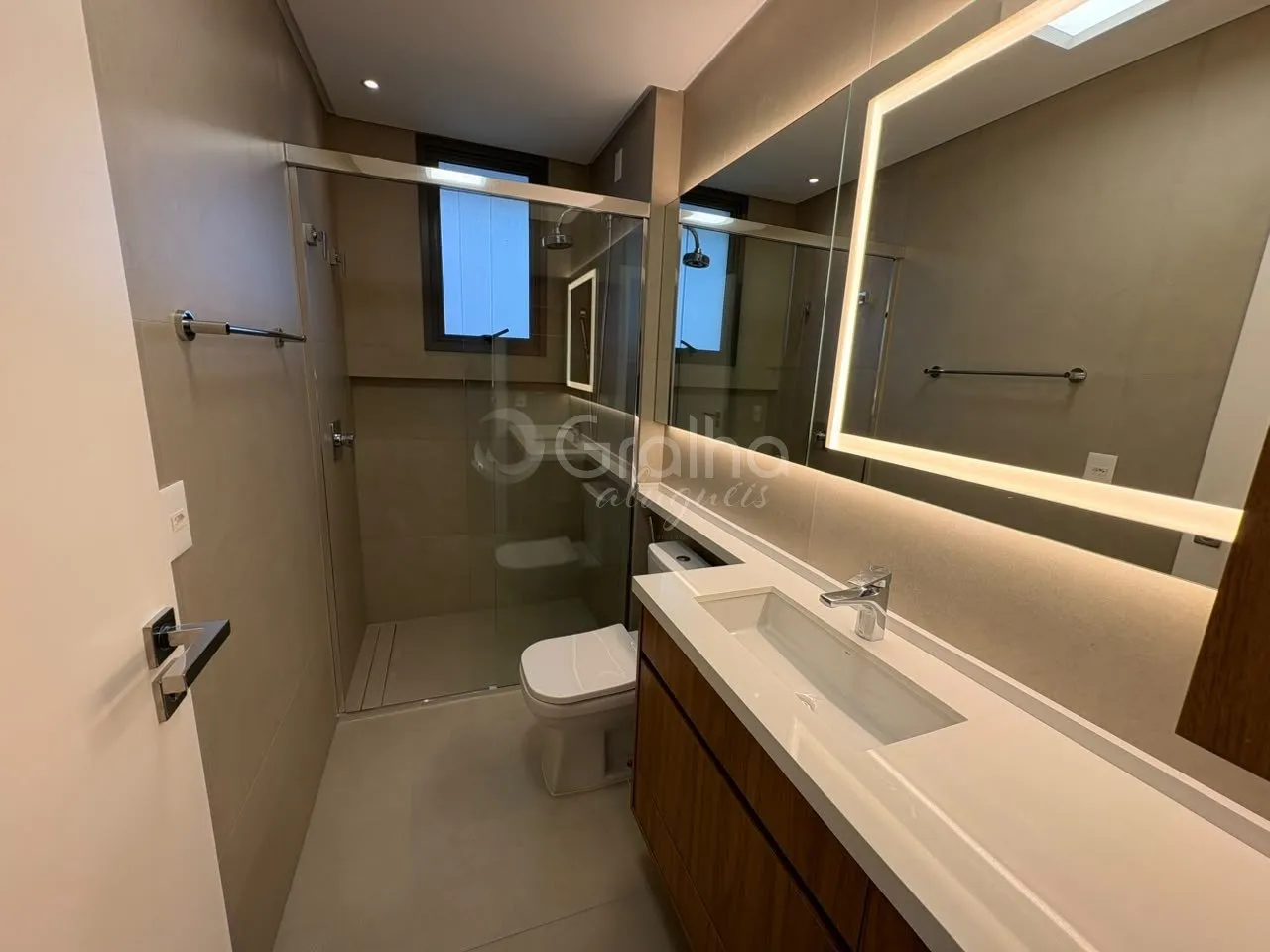 Квартира с 3 спальнями и грилем на балконе — photo 31