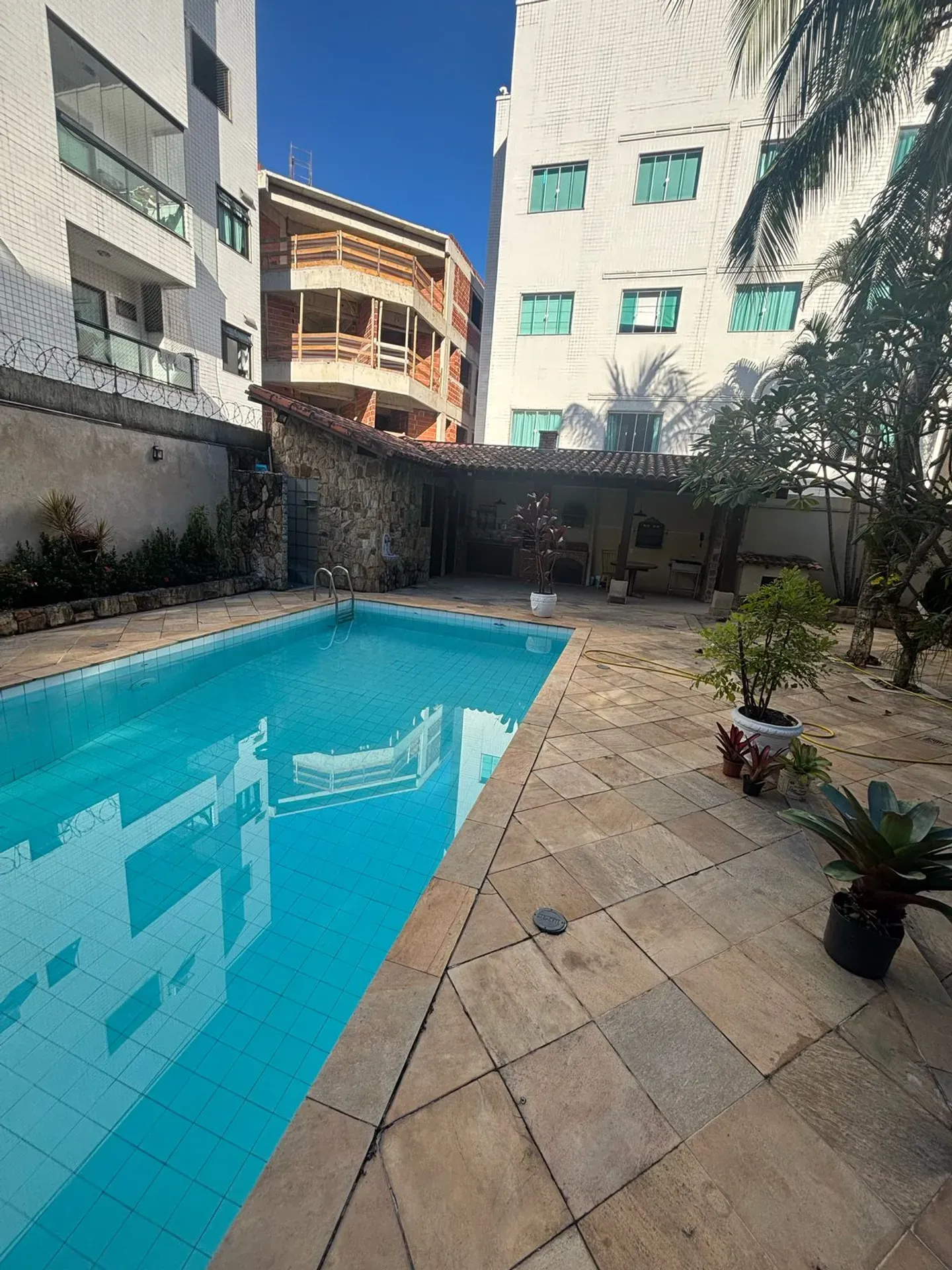 3-bedroom apartment with 5 bathrooms and a balcony — photo 49