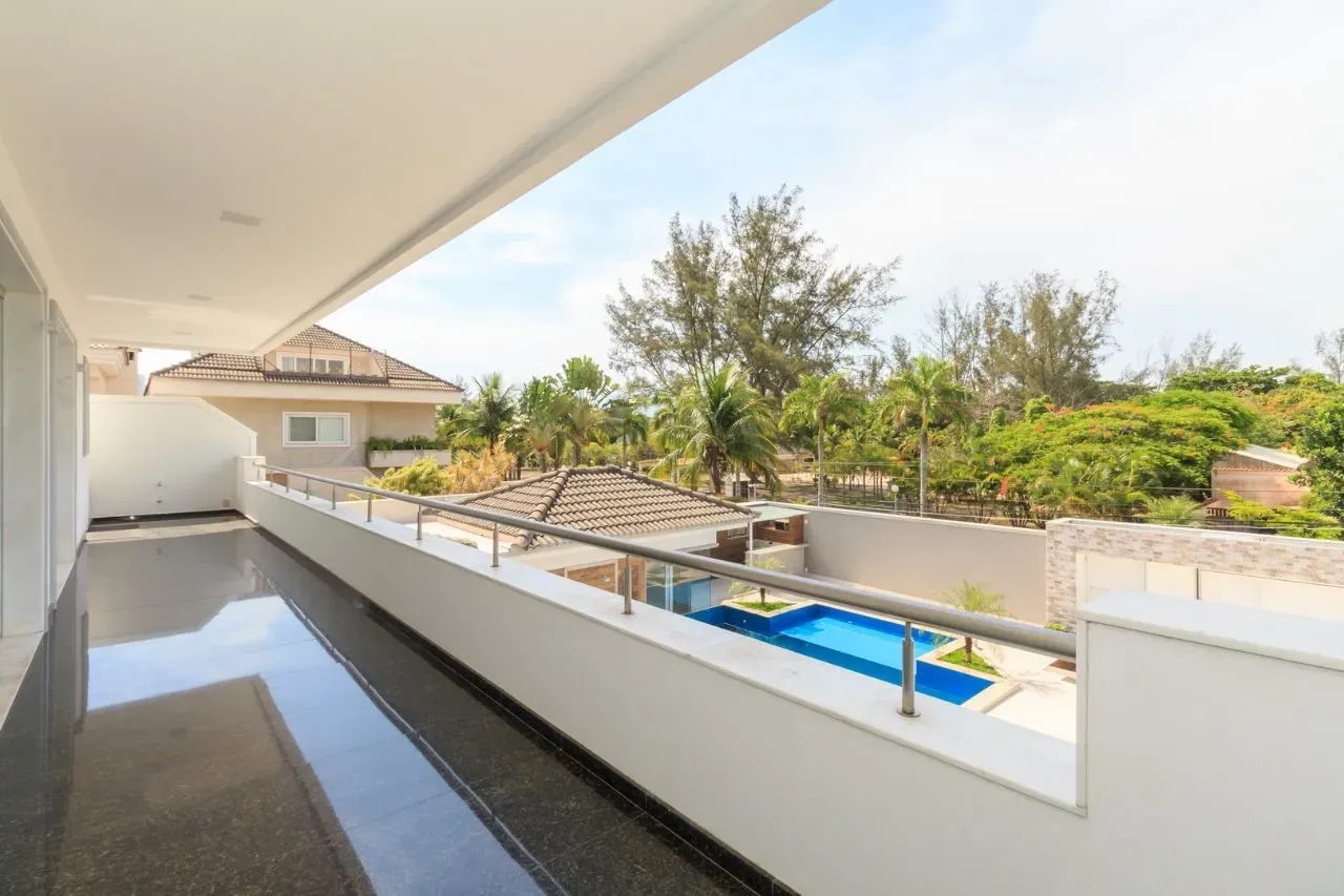 Furnished house with 5 bedrooms and 5 bathrooms — photo 25