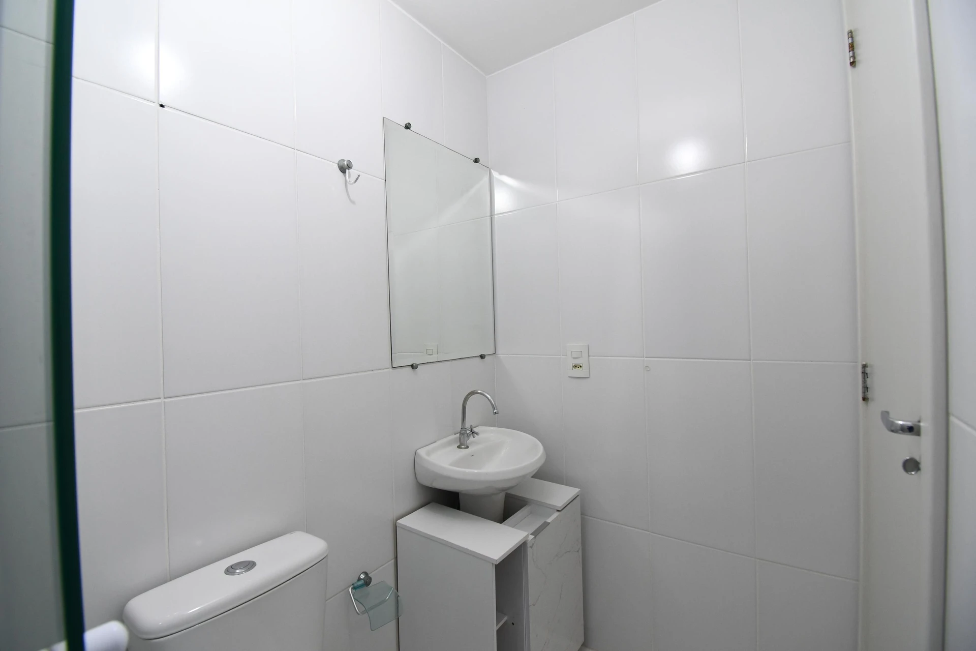 2-bedroom apartment with wood or laminate floors — photo 25