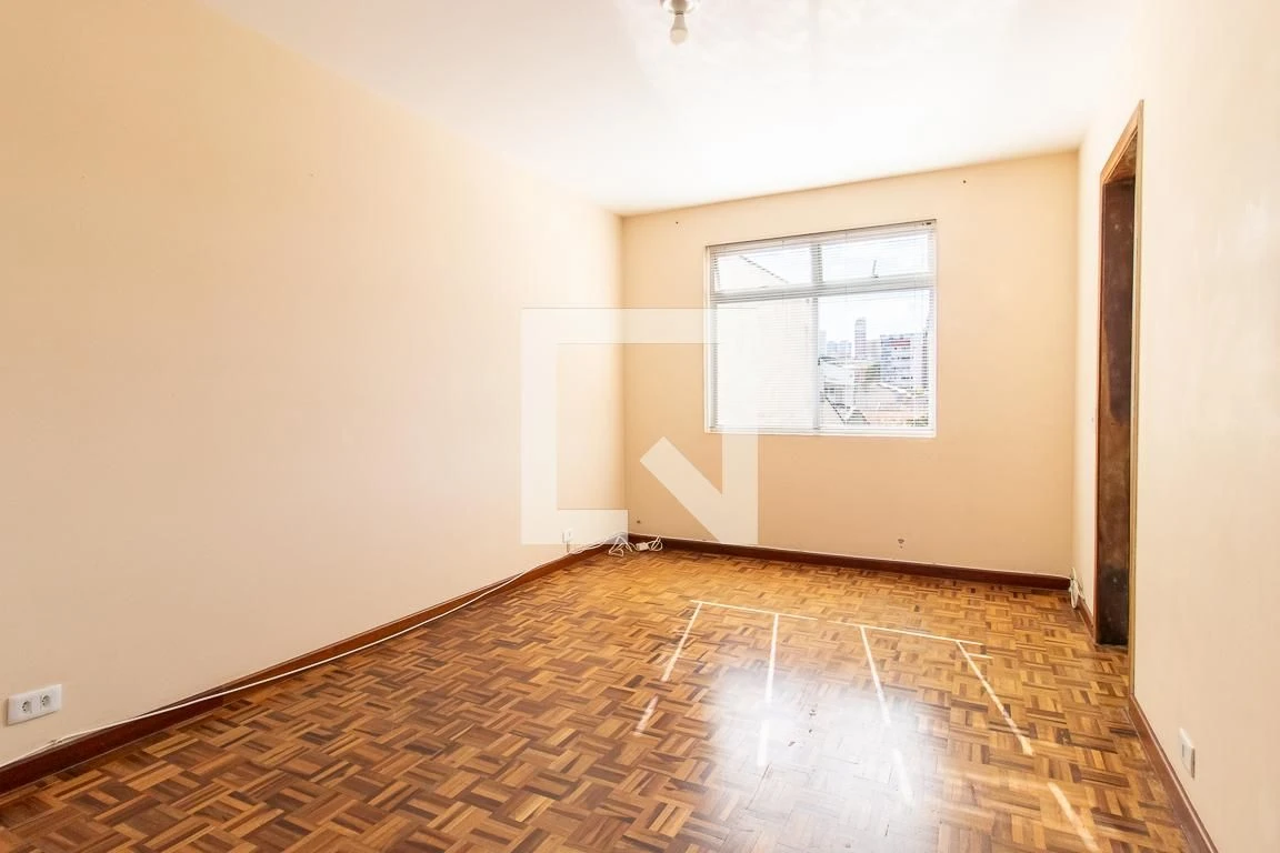 Apartamento de 3 quartos com piso de madeira ou laminado — photo 14