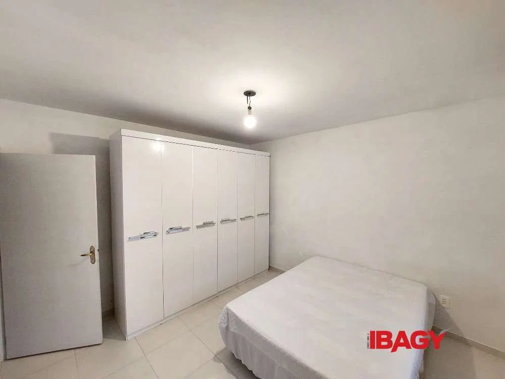 3-bedroom house with a washing machine in Florianópolis — photo 6