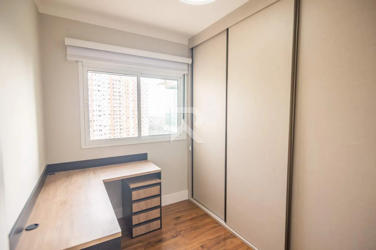 Apartment with open-plan kitchen and 4 bedrooms — photo 17