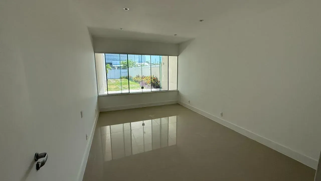 Casa com 5 quartos e 5 banheiros, 900 m² — photo 20