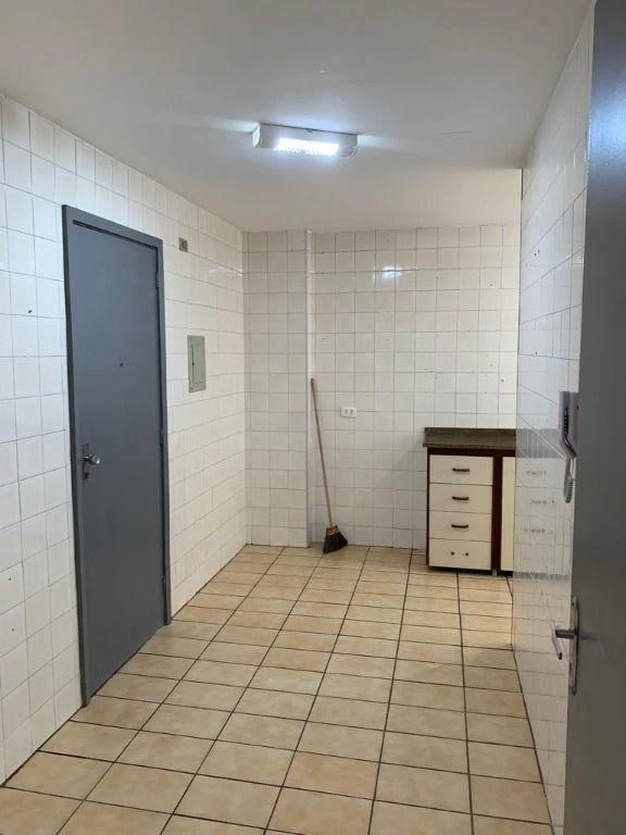Apartment, 82 m², with wood or laminate floors — photo 5