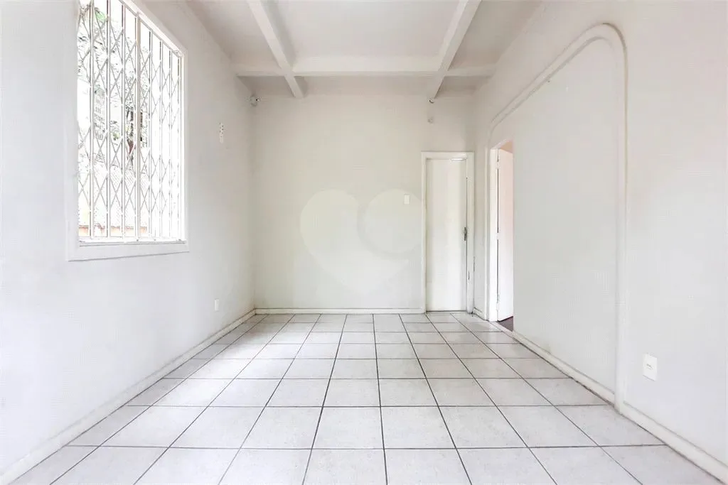 Casa sem mobília com cozinha separada e 5 quartos — photo 10