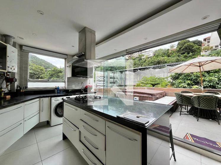Furnished apartment, 130 m², with floor-to-ceiling windows — photo 2