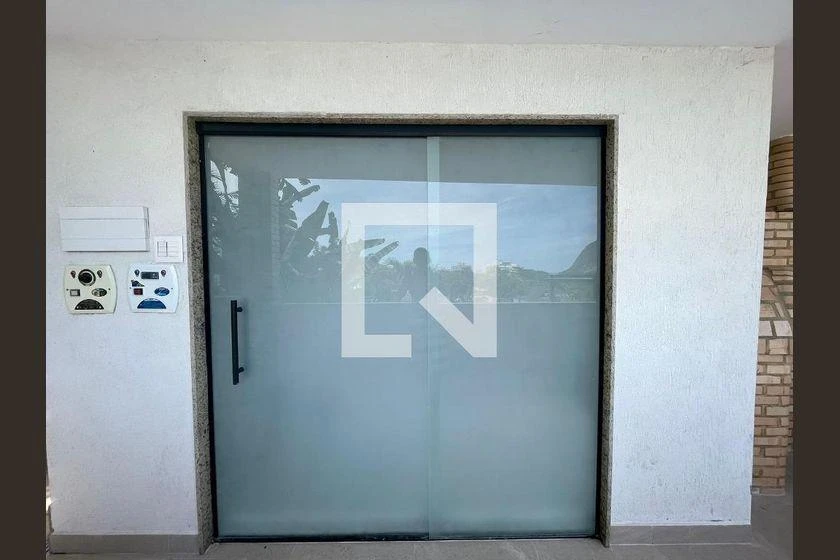 Furnished apartment, 492 m², with a glass-enclosed balcony — photo 48