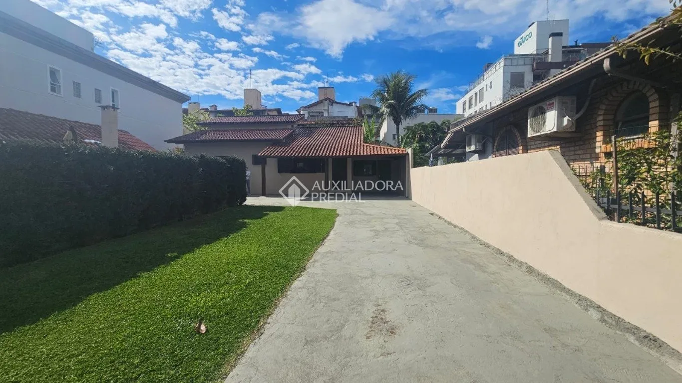 Будинок: 3 спальні, 1 з власною ванною кімнатою, 130 м² — photo 35