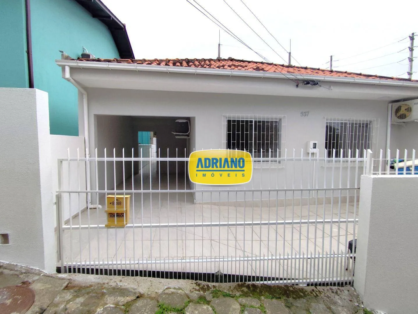 Rental house with 3 bedrooms, 2 baths and private garden
