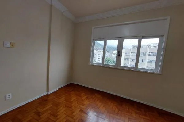 One-bedroom apartment with a mountain view — photo 11