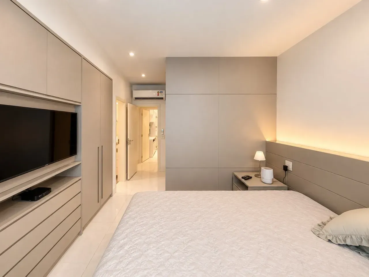 3-bedroom apartment with a walk-in closet — photo 7