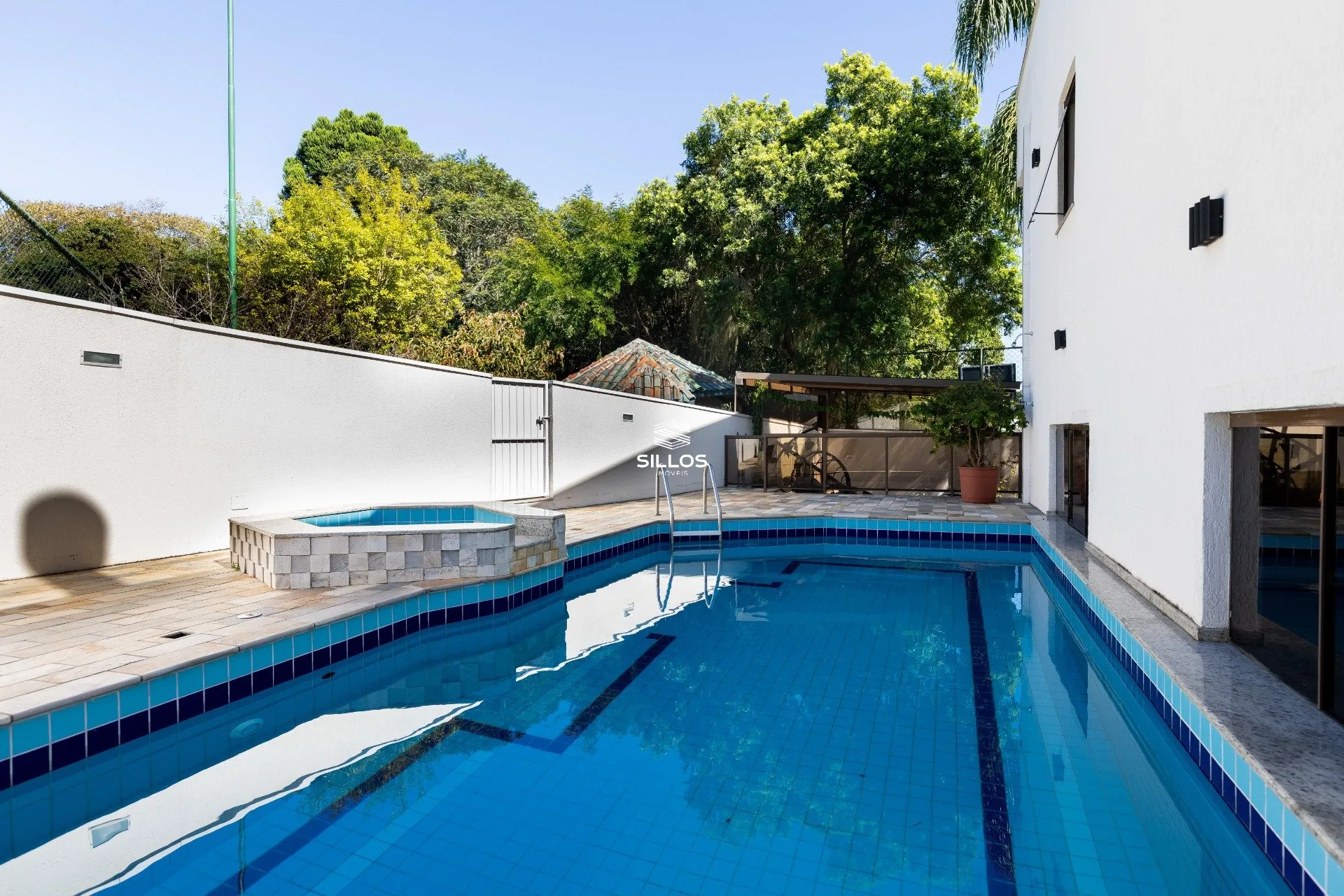 House with 4 bedrooms, 8 parking spaces in a condo — photo 22